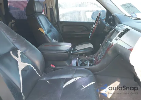 2011 Cadillac Escalade Premium z USA, uszkodzony, nr VIN 1GYS3CEF2BR217248